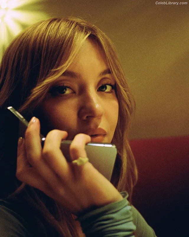 Sydney Sweeney photo 13 of 12007