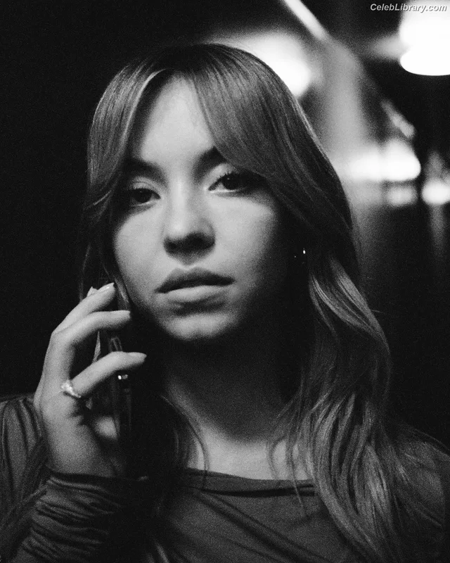 Sydney Sweeney photo 16 of 12007