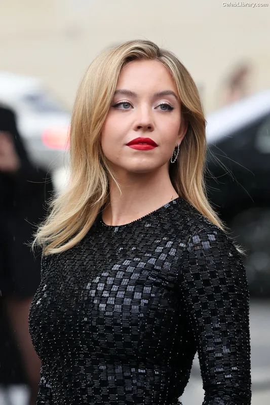 Sydney Sweeney photo 22 of 12007