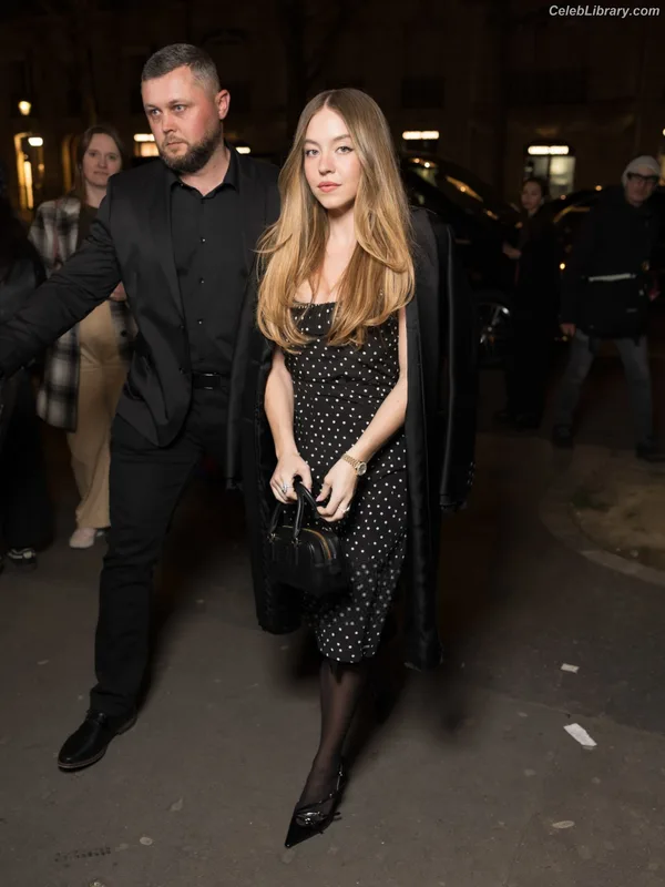 Sydney Sweeney photo 1 of 12007