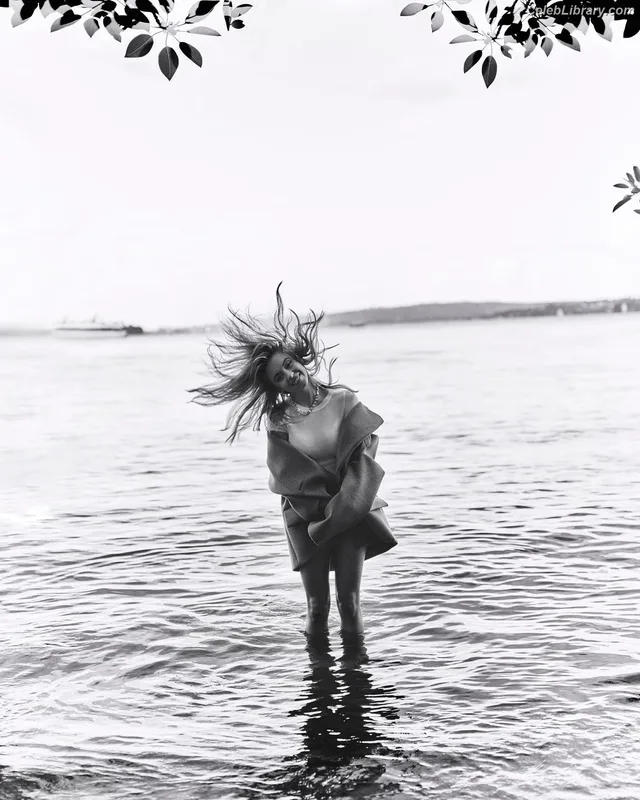 Sydney Sweeney photo 2 of 12007