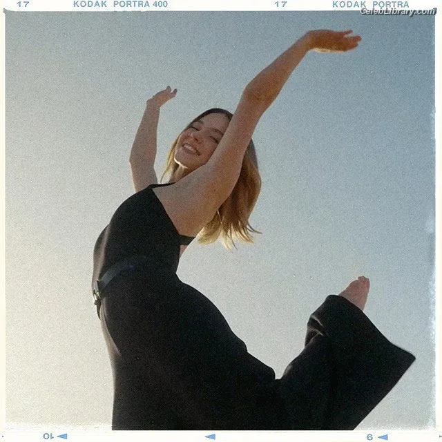 Sydney Sweeney photo 3 of 12007