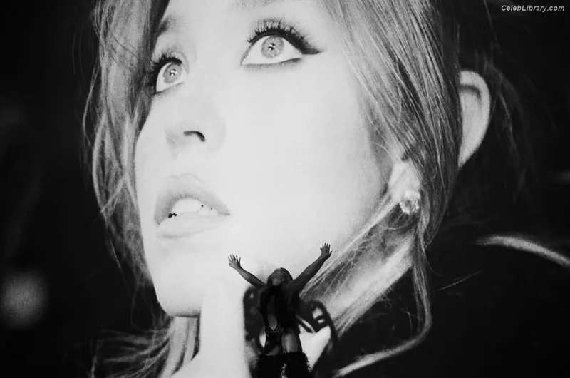 Sydney Sweeney photo 22 of 12007