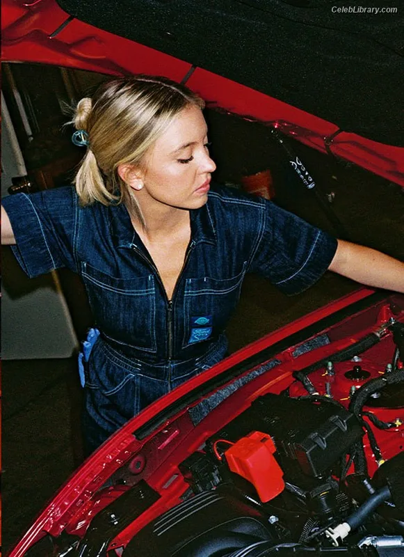 Sydney Sweeney photo 13 of 12007
