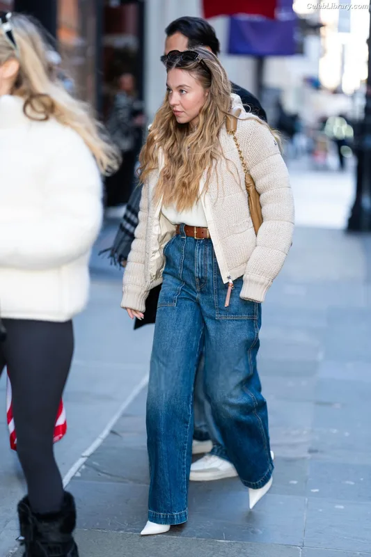 Sydney Sweeney photo 19 of 12007