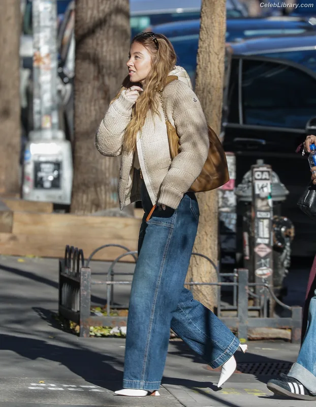 Sydney Sweeney photo 1 of 12007