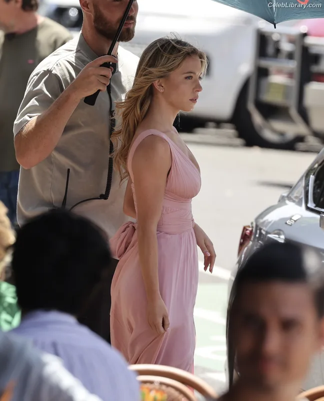 Sydney Sweeney photo 12 of 12007