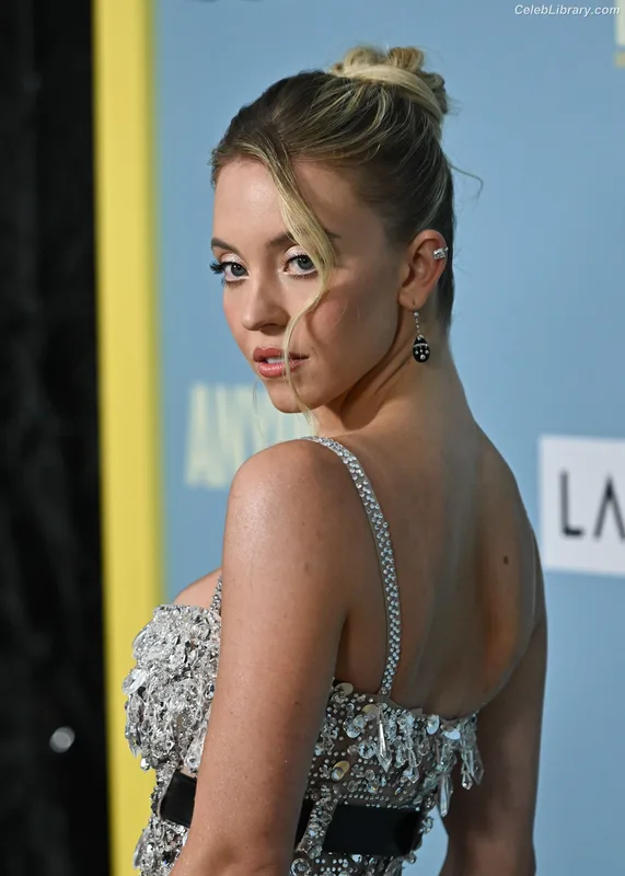 Sydney Sweeney photo 15 of 12007