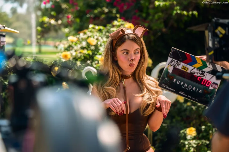 Sydney Sweeney photo 19 of 12007