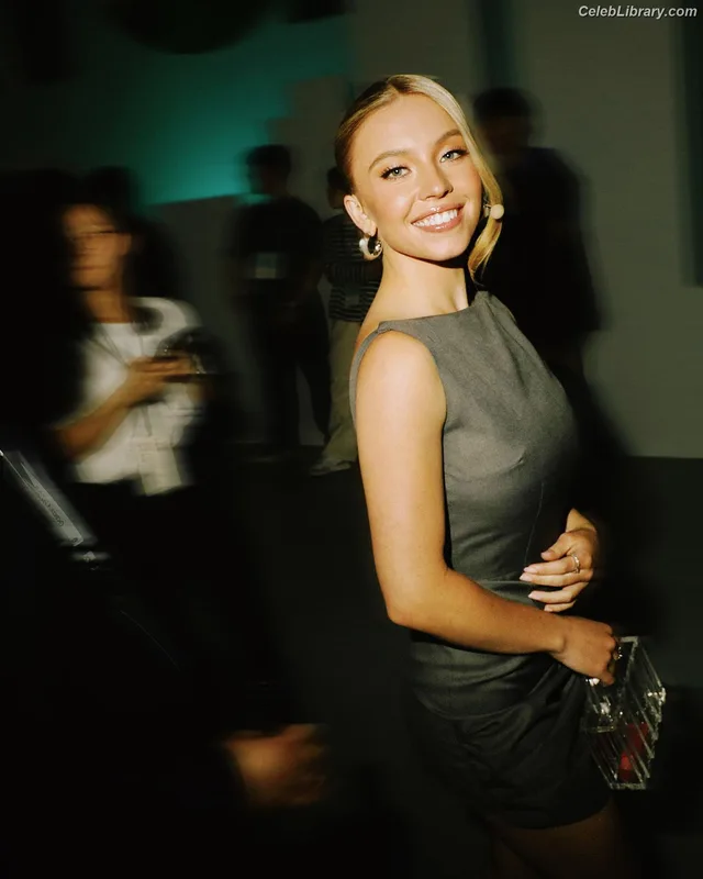 Sydney Sweeney photo 17 of 12007