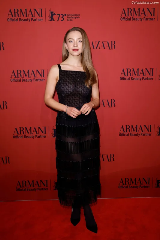 Sydney Sweeney photo 1 of 12007
