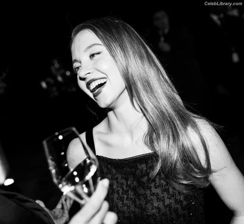 Sydney Sweeney photo 1 of 12007