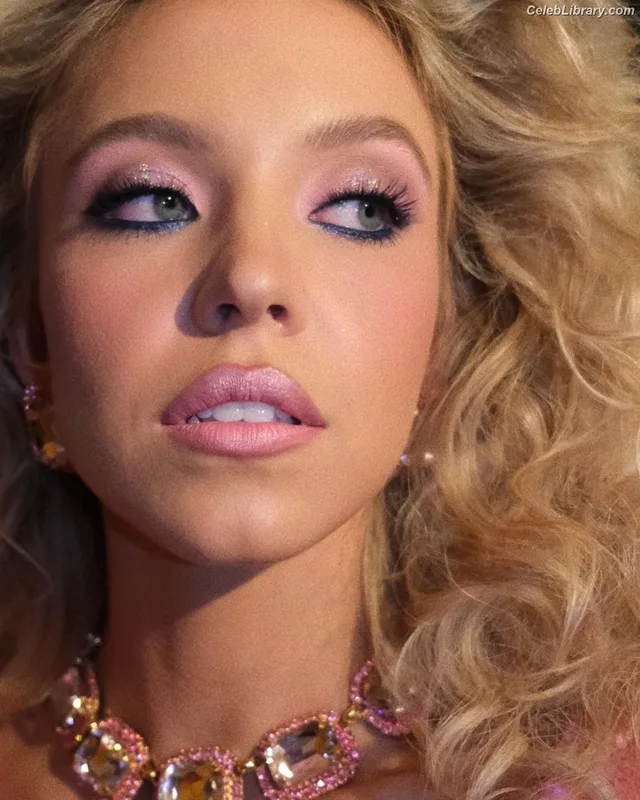 Sydney Sweeney photo 4 of 12007