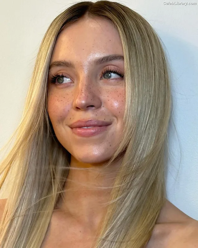 Sydney Sweeney photo 16 of 12007
