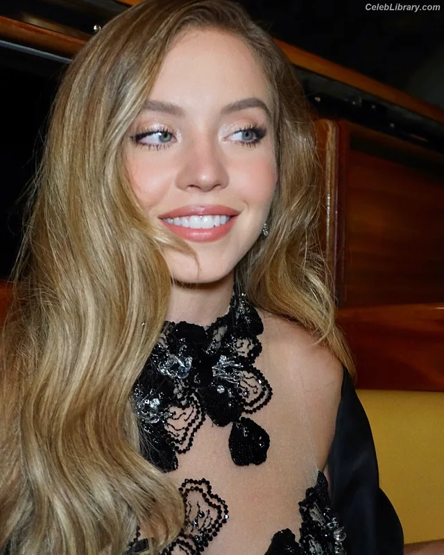 Sydney Sweeney photo 2 of 12007