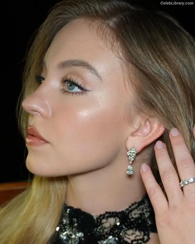 Sydney Sweeney photo 3 of 12007