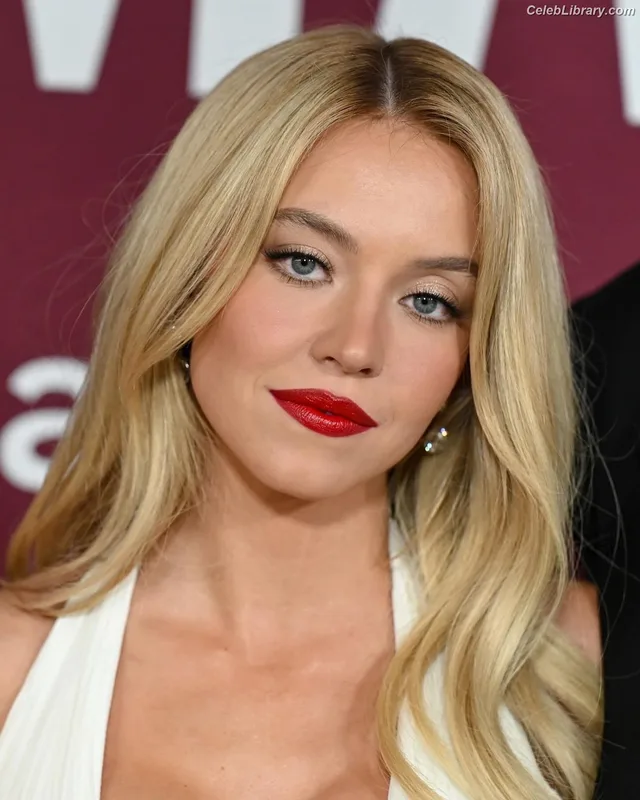 Sydney Sweeney photo 17 of 12007
