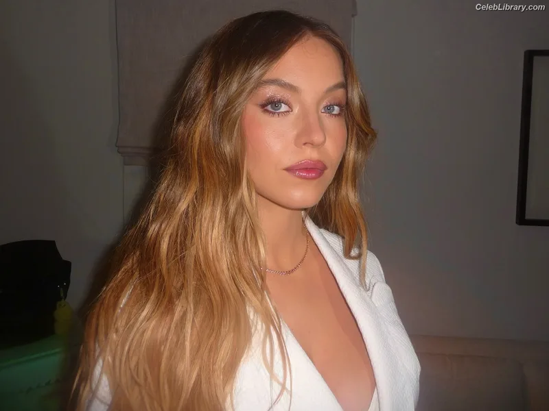 Sydney Sweeney photo 22 of 12007