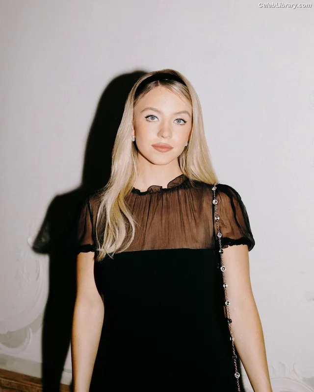 Sydney Sweeney photo 1 of 12007