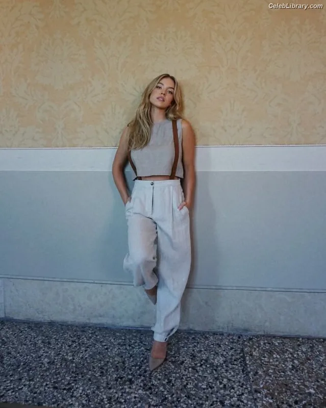 Sydney Sweeney photo 7 of 12007