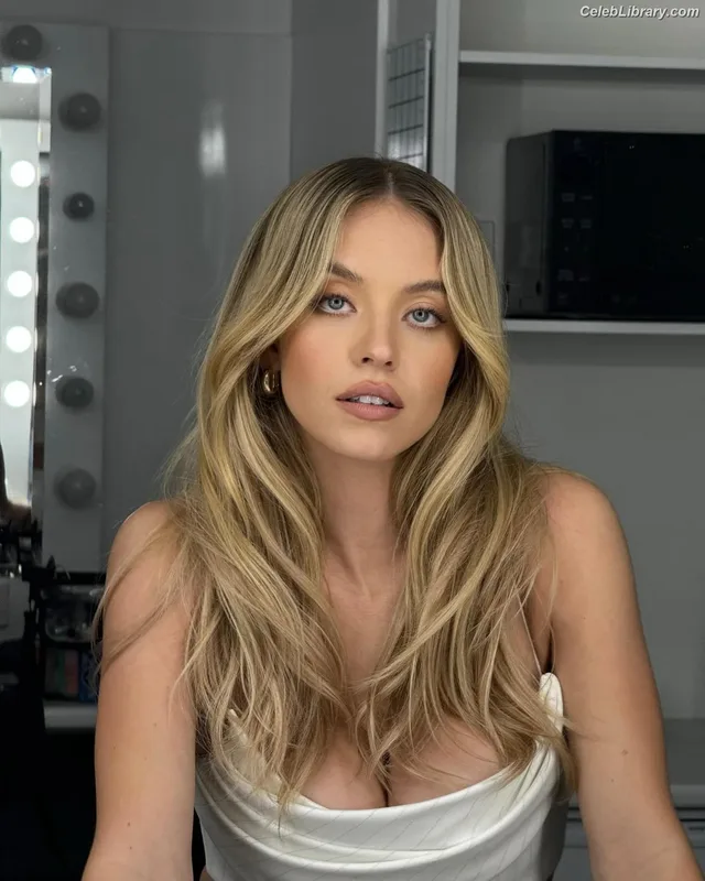 Sydney Sweeney photo 13 of 12007