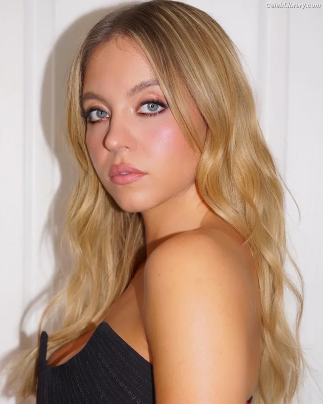 Sydney Sweeney photo 13 of 12007