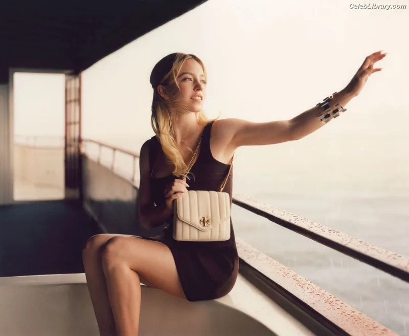 Sydney Sweeney photo 15 of 12007