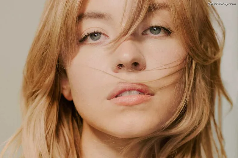 Sydney Sweeney photo 17 of 12007