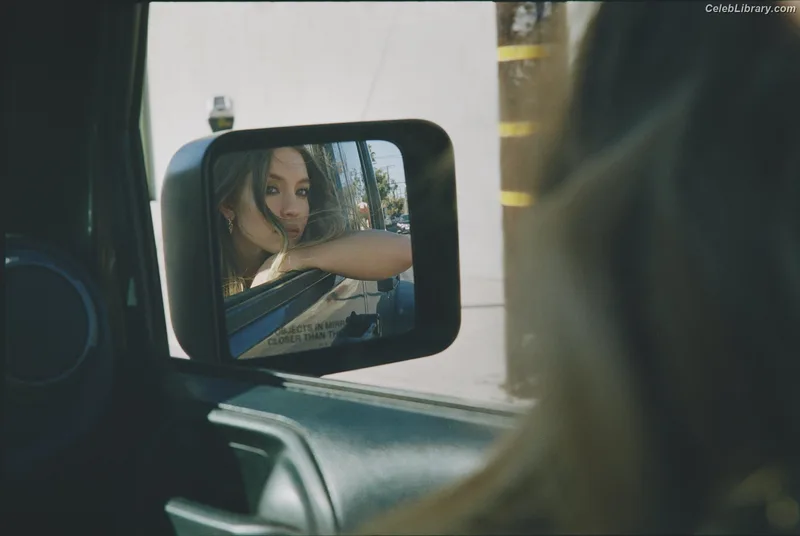 Sydney Sweeney photo 19 of 12007