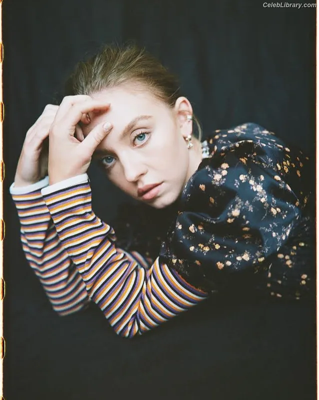 Sydney Sweeney photo 6 of 12007