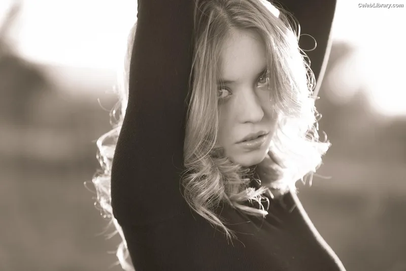 Sydney Sweeney photo 2 of 12007