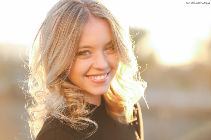 Sydney Sweeney photo 3 of 12007