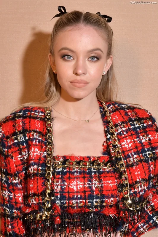 Sydney Sweeney photo 4 of 12007
