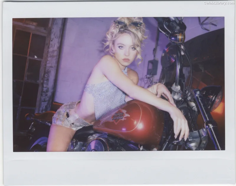 Sydney Sweeney photo 8 of 12007