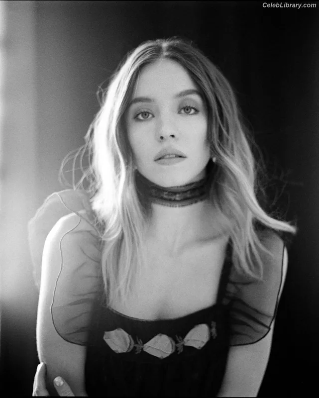 Sydney Sweeney photo 16 of 12007