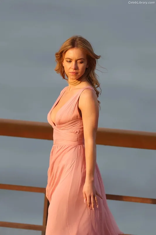 Sydney Sweeney photo 22 of 12007