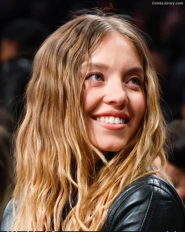 Sydney Sweeney photo 5 of 12007