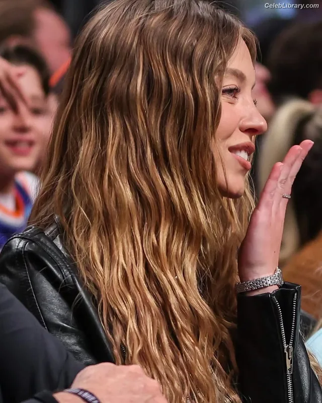Sydney Sweeney photo 11 of 12007