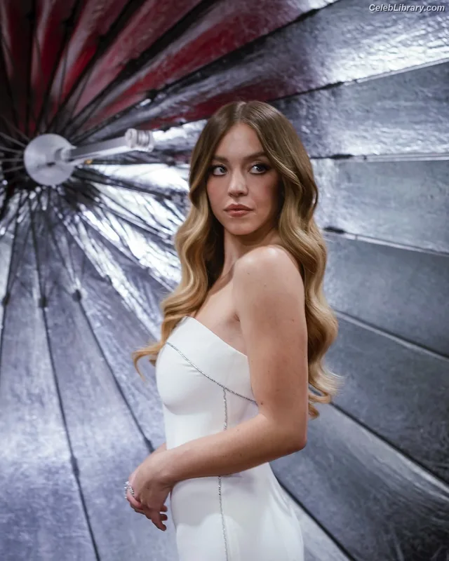 Sydney Sweeney photo 14 of 12007