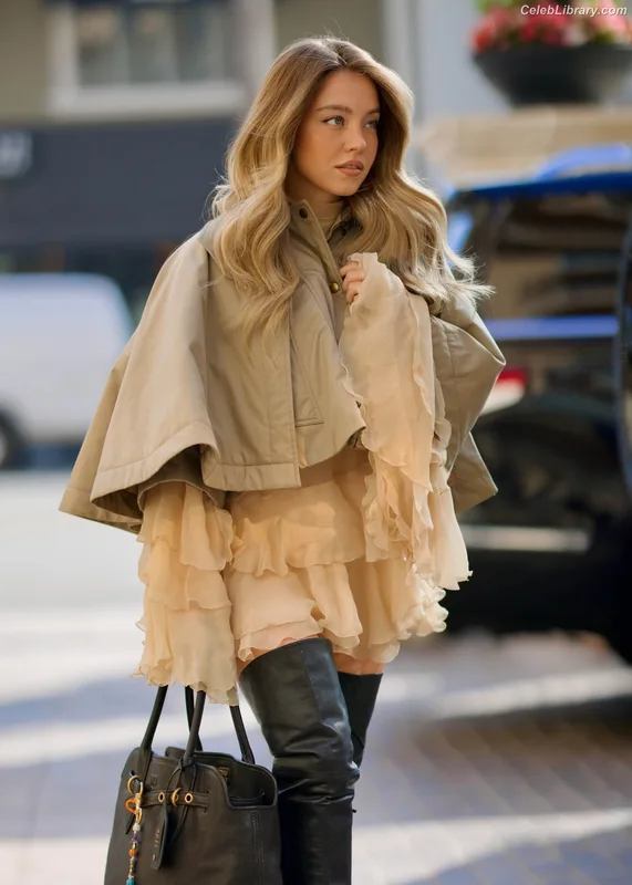 Sydney Sweeney photo 13 of 12007