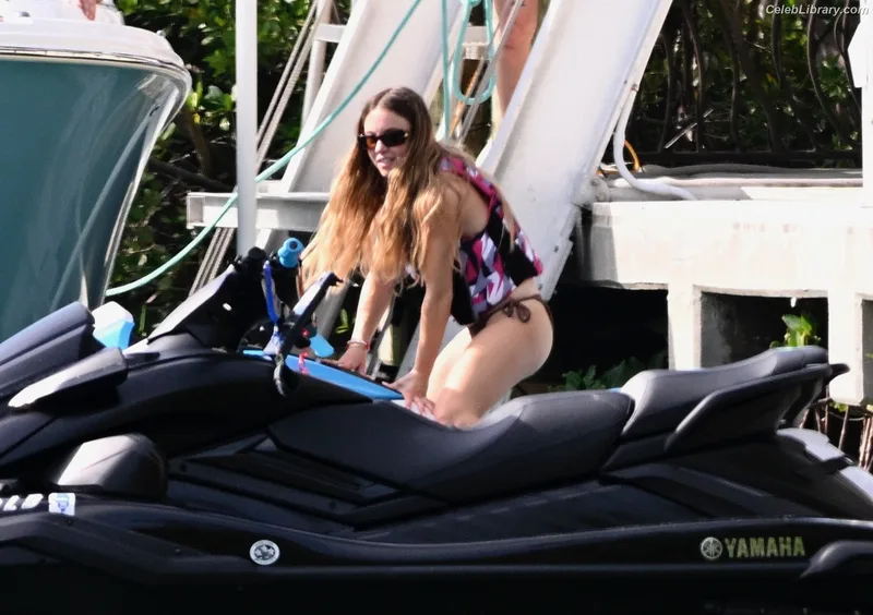 Sydney Sweeney photo 13 of 12007