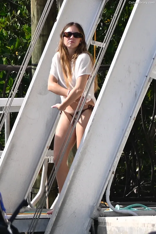 Sydney Sweeney photo 4 of 12007