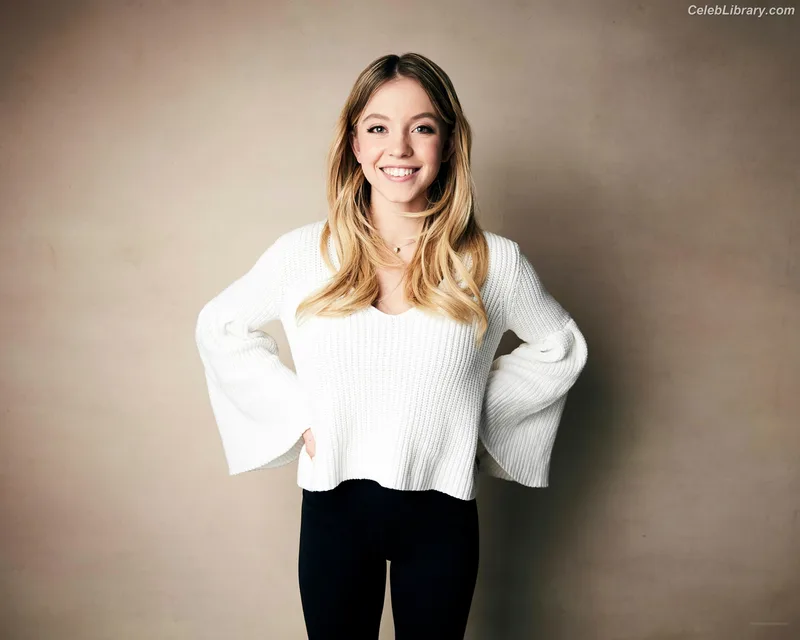 Sydney Sweeney photo 15 of 12007