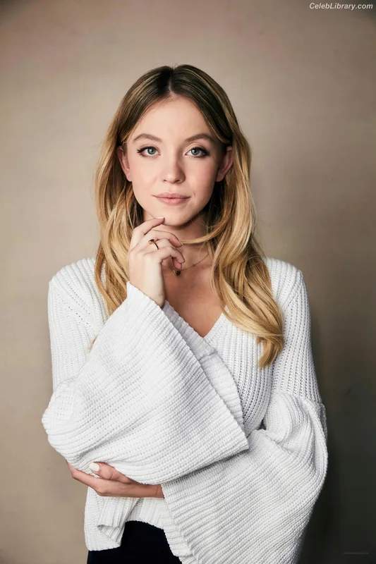 Sydney Sweeney photo 18 of 12007