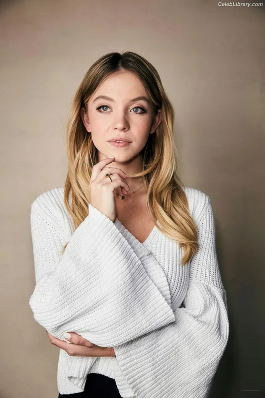 Sydney Sweeney photo 19 of 12007