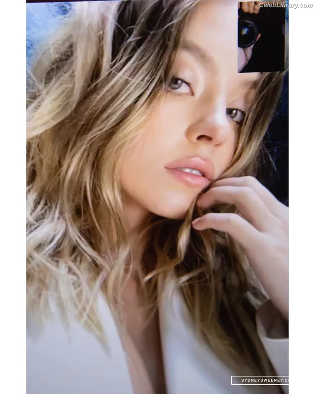 Sydney Sweeney photo 17 of 12007