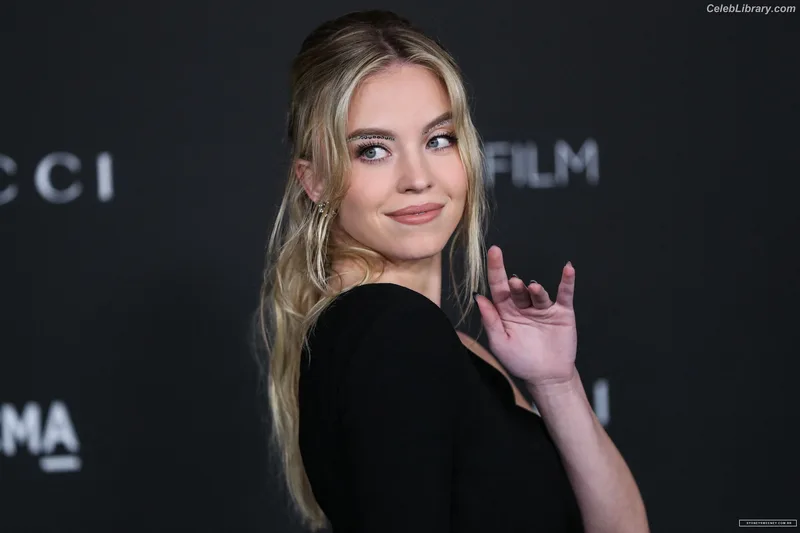 Sydney Sweeney photo 18 of 12007