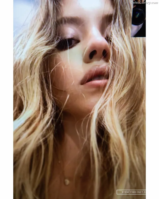 Sydney Sweeney photo 21 of 12007