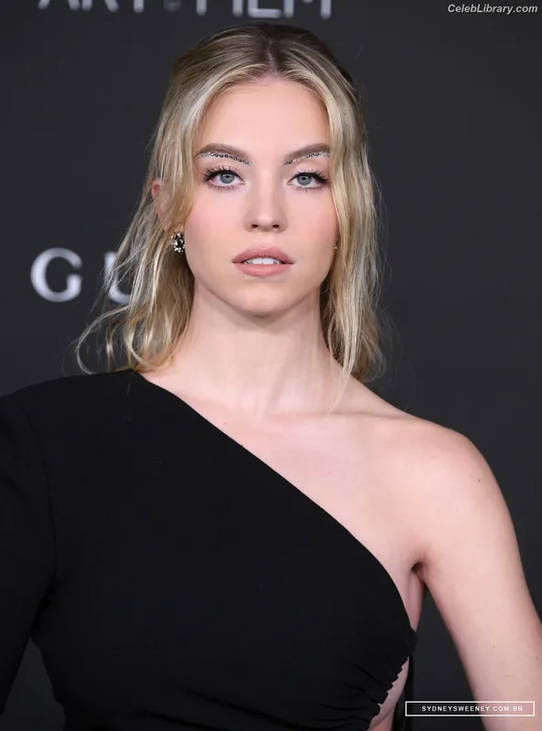 Sydney Sweeney photo 2 of 12007