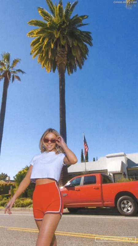 Sydney Sweeney photo 5 of 12007